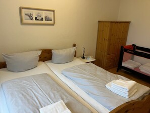3 Schlafzimmer, Reisekinderbett, WLAN