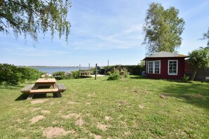 Unclassified image, 4 of 24, button