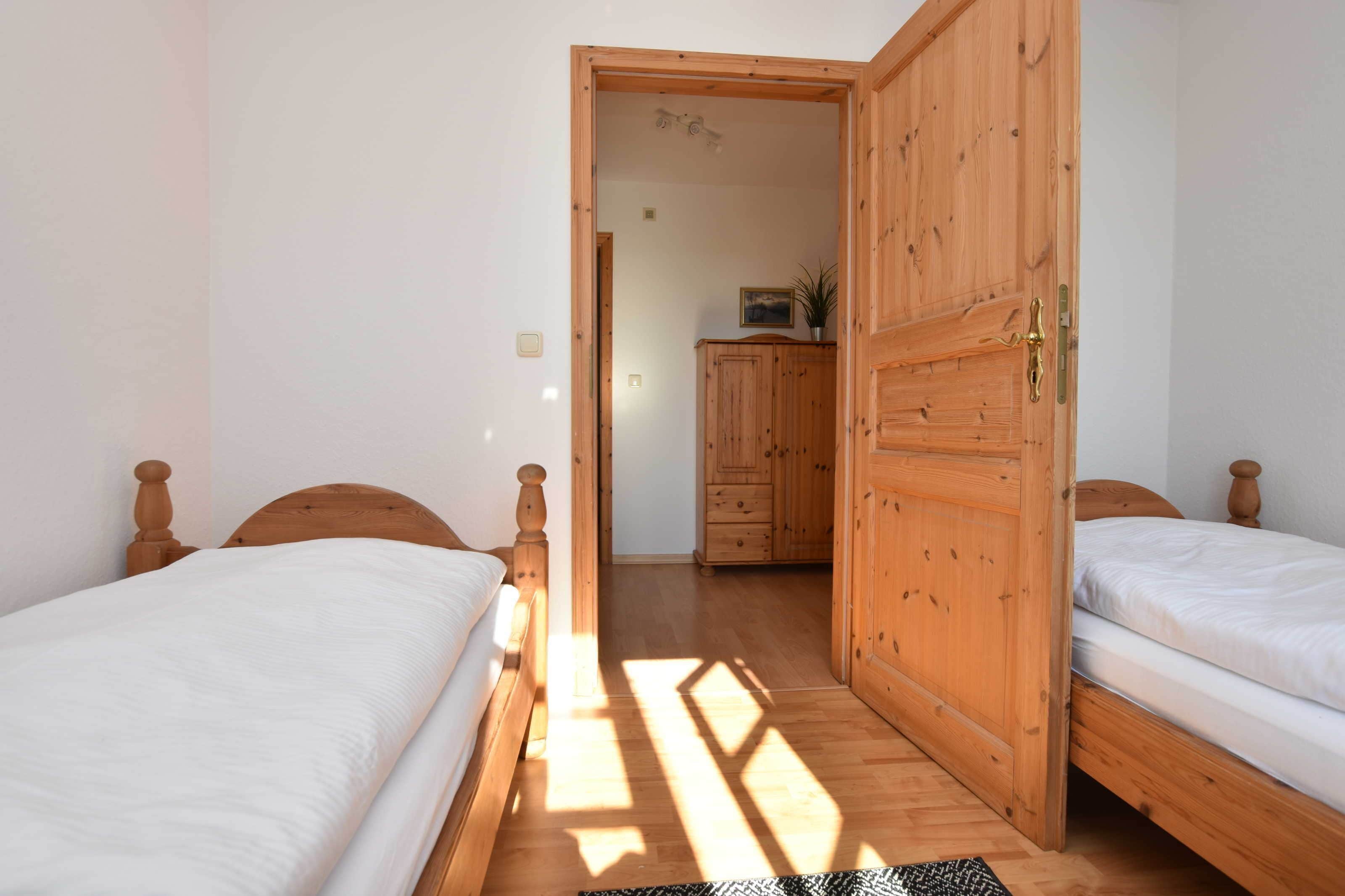 3 Schlafzimmer, Reisekinderbett