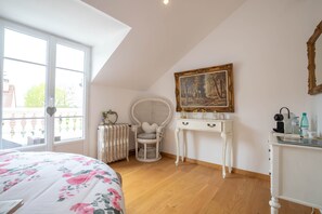 Deluxe Cottage | 2 bedrooms, premium bedding, pillowtop beds, individually decorated