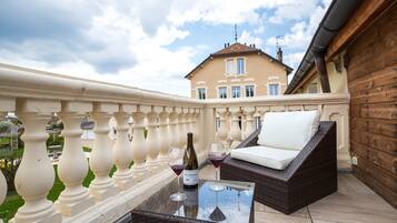 Deluxe Cottage | 2 bedrooms, premium bedding, pillowtop beds, individually decorated