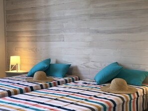2 soverom, reiseseng for barn og sengetøy