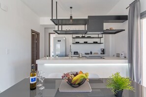 Fridge, oven, dishwasher, coffee/tea maker