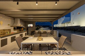 Outdoor dining - VILLA SUNSET (PAROS)