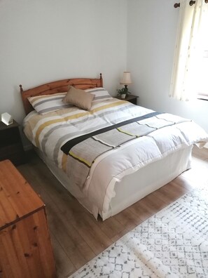 3 bedrooms, iron/ironing board, WiFi, bed sheets - Harbourside House, Beara Way, Wild Atlantic Way (Glengarriff)
