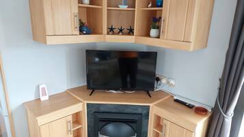 Cabin, Multiple Beds | Private kitchen | Fridge, microwave, oven, stovetop