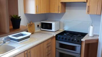 Cabin, Multiple Beds | Private kitchen | Fridge, microwave, oven, stovetop