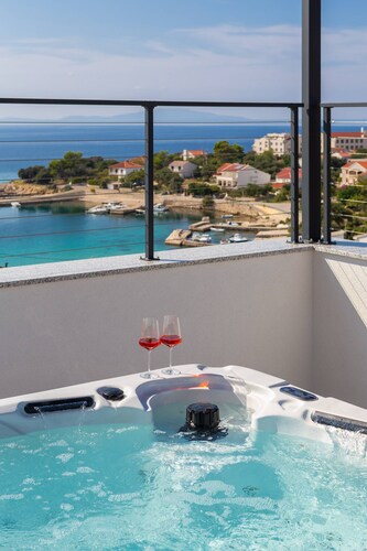 Villa Aria with Heated Pool, Sauna & Jacuzzi