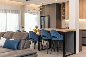 Smart TV, fireplace, video games, foosball - Villa Aria with Heated Pool, Sauna & Jacuzzi (Lun)