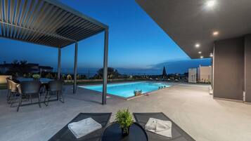 Piscine extérieure, piscine chauffée