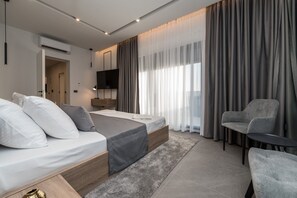 4 bedrooms, in-room safe, iron/ironing board, travel crib - Villa Aria with Heated Pool, Sauna & Jacuzzi (Lun)