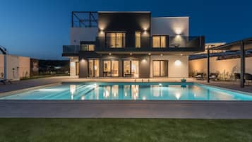 Piscine extérieure, piscine chauffée