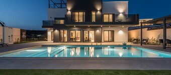 Villa Aria with Heated Pool, Sauna & Jacuzzi