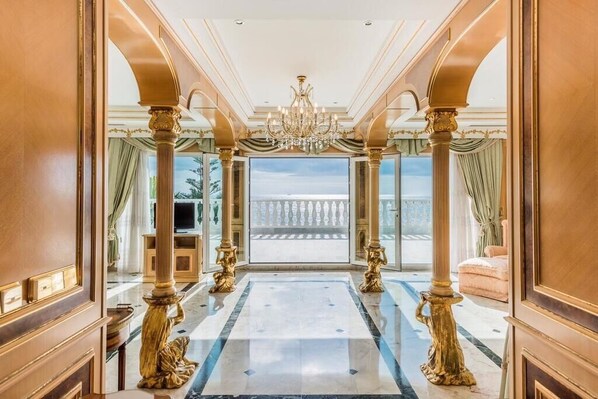 Interior - The Palace (Estepona)