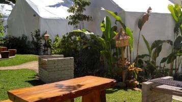 Tempat makan outdoor