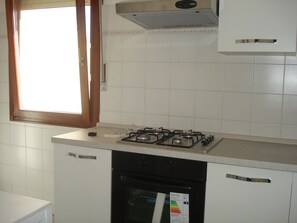 Kühlschrank, Mikrowelle, Wasserkocher, Toaster