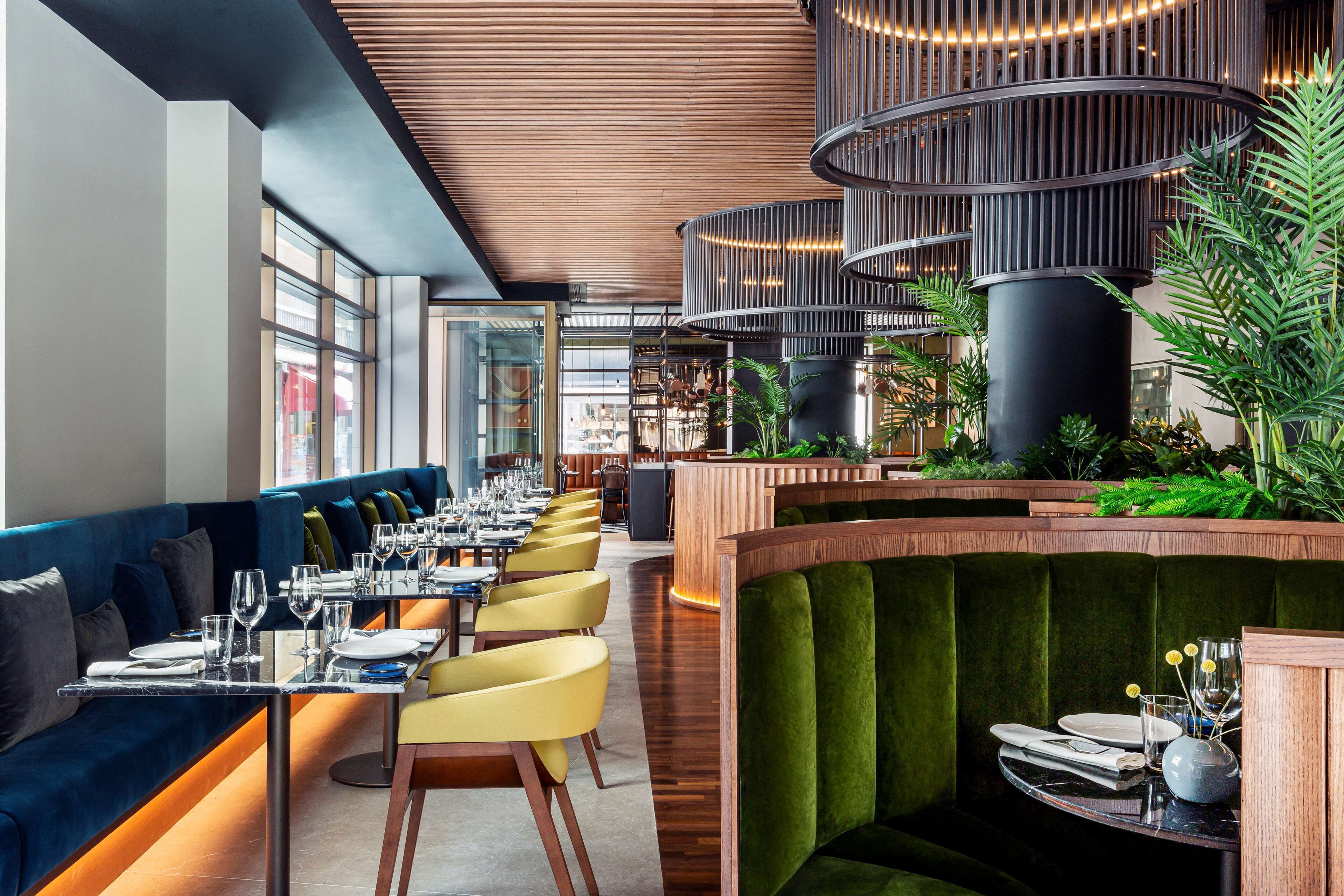 Der serveres frokost og aftensmad