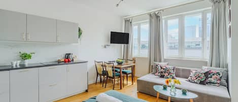 Deluxe Apartment | 1 bedroom, individually decorated, laptop workspace, blackout drapes