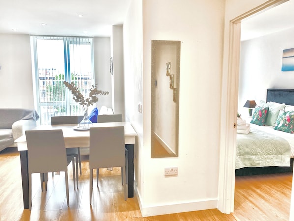 Iron/ironing board, WiFi, bed sheets