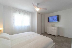 2 bedrooms, iron/ironing board, travel cot, free WiFi