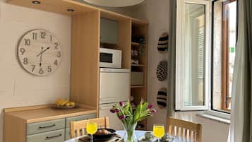 Apartemen Standar | Dapur pribadi | Peralatan masak/sendok-piring