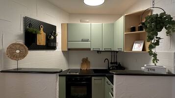 Apartemen Standar | Dapur pribadi | Peralatan masak/sendok-piring