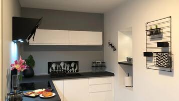 Standard Apartment | Dapur peribadi | Pembancuh kopi/teh, cerek elektrik