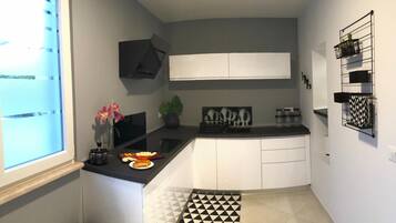 Standard Apartment | Dapur peribadi | Pembancuh kopi/teh, cerek elektrik