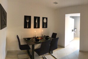 Standard Apartment | In-room dining - Apartment Porta Aurea (Pula)
