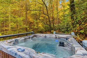 Tina de hidromasaje al aire libre