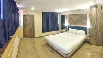 6 Schlafzimmer, Bügeleisen/Bügelbrett, WLAN, Bettwäsche