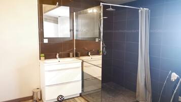 Cottage Confort, salle de bains attenante, vue jardin | Salle de bain