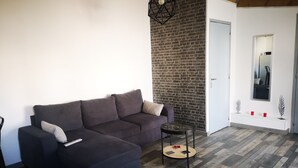 Småhus – comfort, eget bad, hageutsikt | Lounge