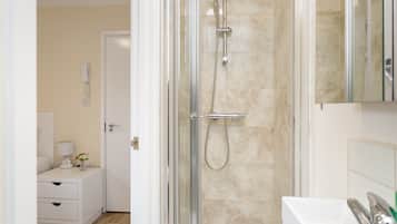 Apartment, Ensuite (Flat 4) | Bathroom