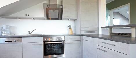 Køleskab, ovn, kogeplade, opvaskemaskine