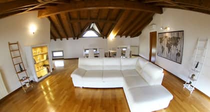 Single Room Shared Bathroom in Donizetti Royal Attic
