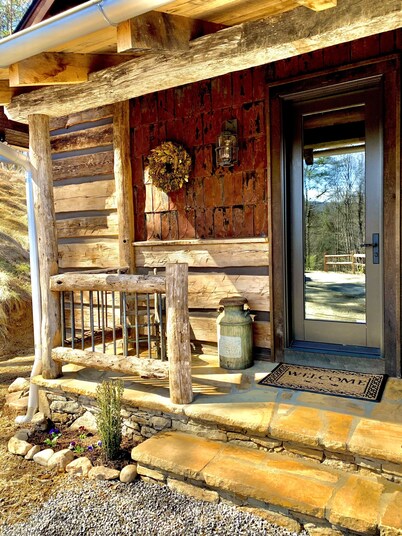 Cedar Cliff Cabin at Rivers Edge Rentals. Luxurious reclaimed 125 year old cabin