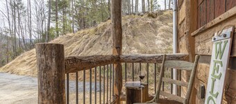 Cedar Cliff Cabin at Rivers Edge Rentals. Luxurious reclaimed 125 year old cabin