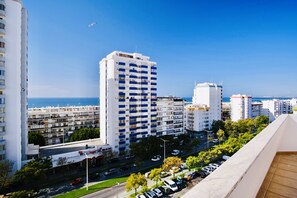Property grounds - Premium w terrace. 2 min 2 beach, 90 sqm, Algarve (Quarteira)
