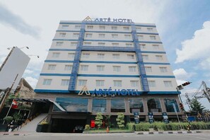 المنشأة من الخارج