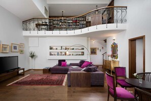 Televisión y chimenea 