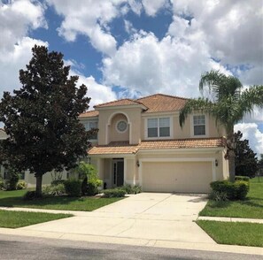 Exterior - Windsor Hills Resort! 6 Bedroom House, 2 miles to Disney, Private Pool & Spa🏝 (Kissimmee)