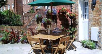 Quayside Quarters * Great Location * Old Town Poole * Free Secure Parking