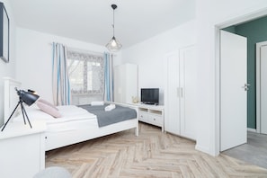 3 bedrooms, iron/ironing board, bed sheets