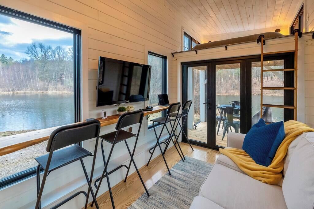 Télévision, jeux vidéo, espaces bureaux