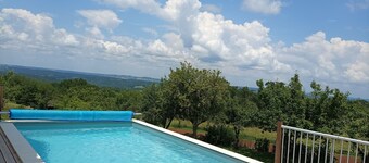Renovated house with view and heated pool