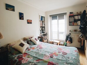 1 habitación, tabla de planchar con plancha, wifi y ropa de cama 