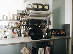 Fridge, dishwasher