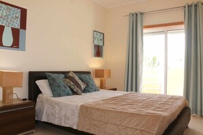2 bedrooms, iron/ironing board, internet, bed sheets