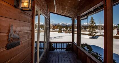 AC! Beautiful, Cozy Home, Walk to Village Lake